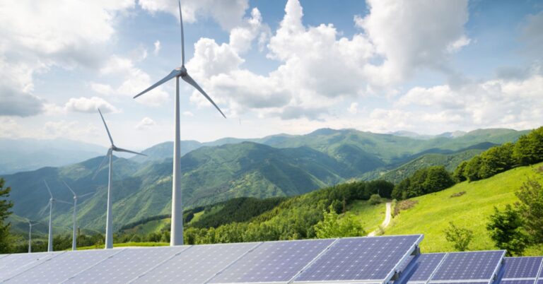 Wind and solar powering the UK future energy
